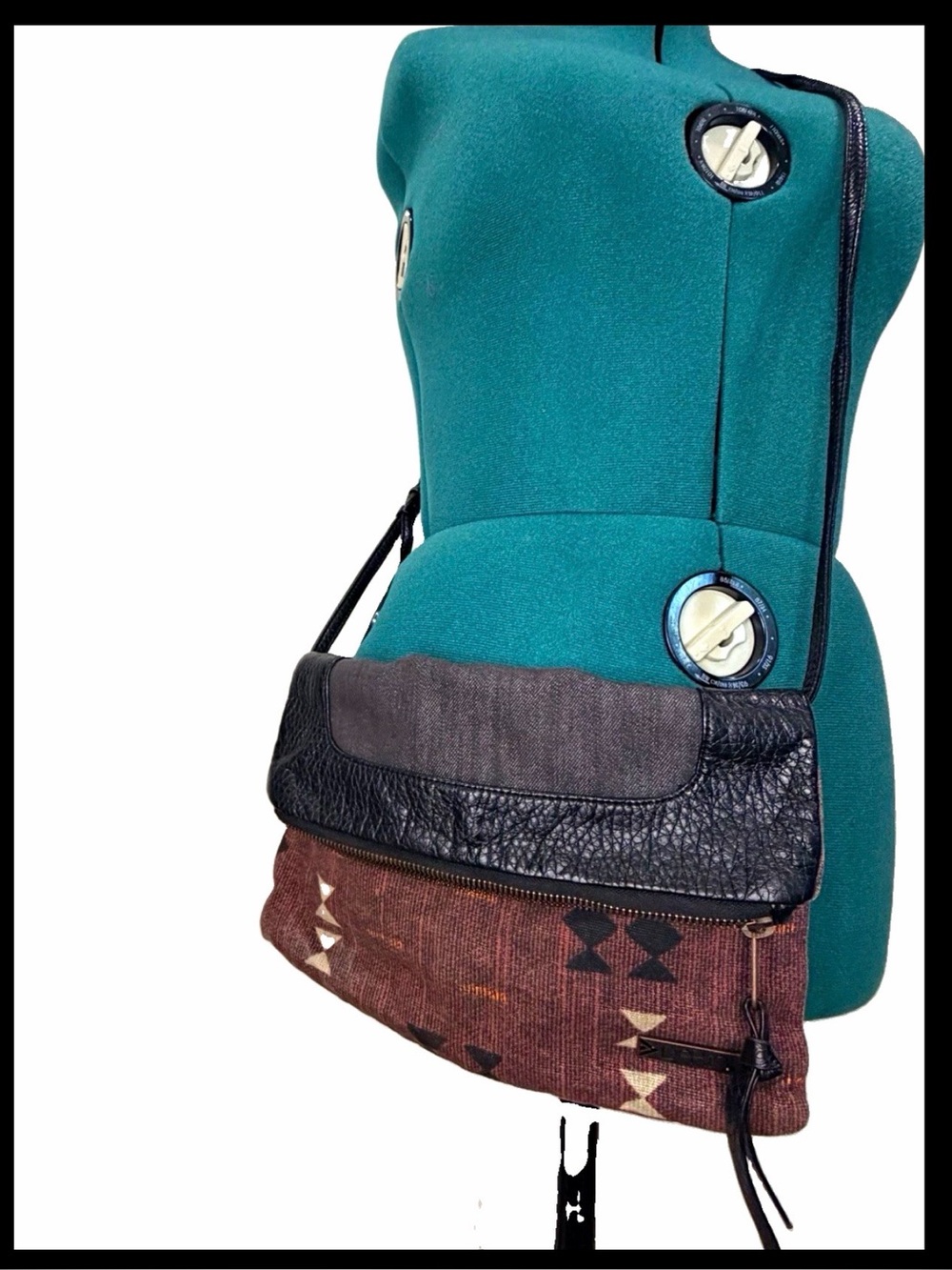 Dakine geometric cross body